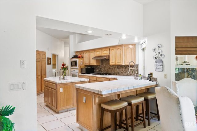 4205 Palisades Circle, Bakersfield, CA 93308