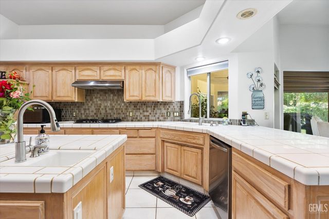 4205 Palisades Circle, Bakersfield, CA 93308