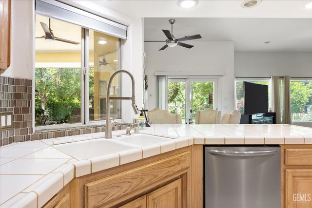 4205 Palisades Circle, Bakersfield, CA 93308