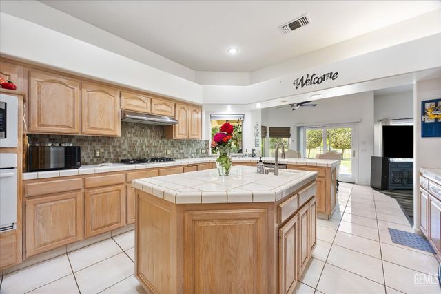 4205 Palisades Circle, Bakersfield, CA 93308