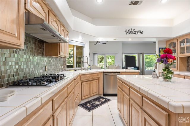 4205 Palisades Circle, Bakersfield, CA 93308