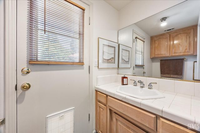 4205 Palisades Circle, Bakersfield, CA 93308