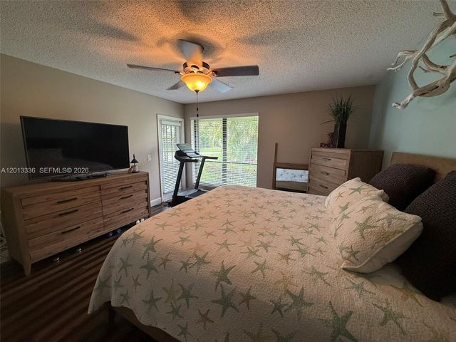 24 Lexington Ln W A, Palm Beach Gardens, FL 33418