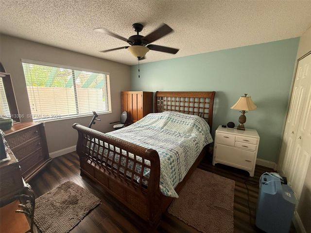 24 Lexington Ln W A, Palm Beach Gardens, FL 33418