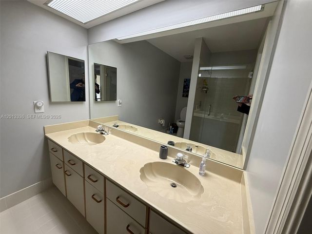 24 Lexington Ln W A, Palm Beach Gardens, FL 33418
