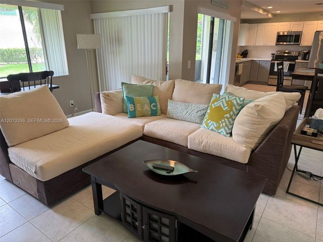 24 Lexington Ln W A, Palm Beach Gardens, FL 33418