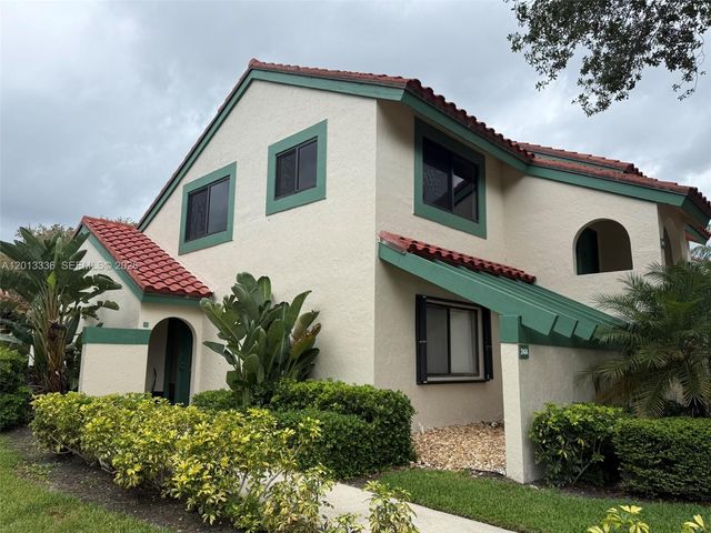 24 Lexington Ln W A, Palm Beach Gardens, FL 33418