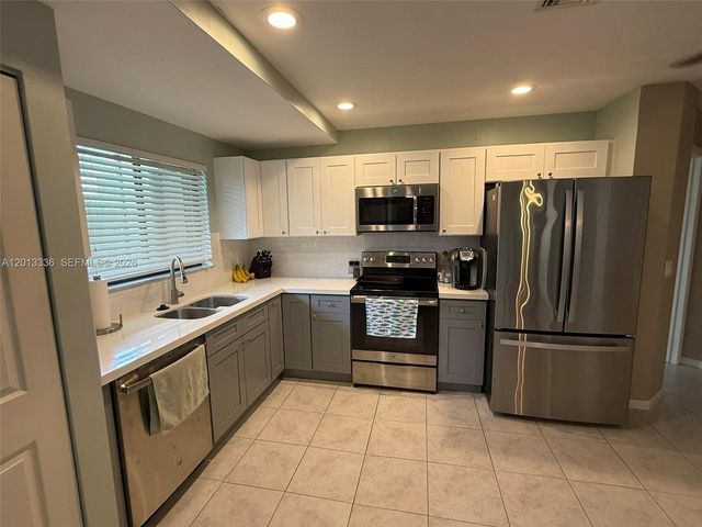 24 Lexington Ln W A, Palm Beach Gardens, FL 33418
