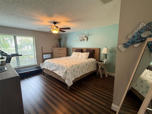 24 Lexington Ln W A, Palm Beach Gardens, FL 33418
