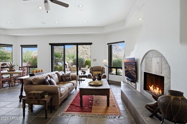 11453 E DE LA O Road, Scottsdale, AZ 85255