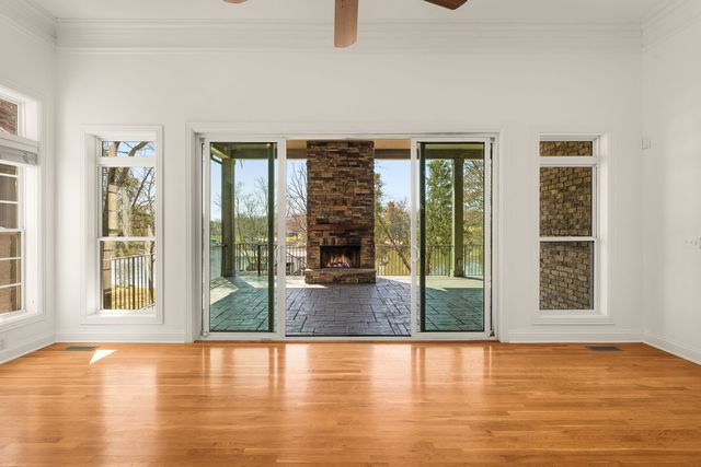1018 Isaac Franklin Dr, Gallatin, TN 37066