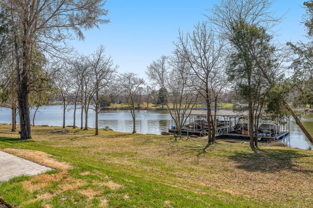 1018 Isaac Franklin Dr, Gallatin, TN 37066
