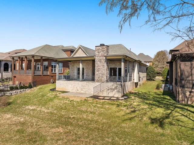 1018 Isaac Franklin Dr, Gallatin, TN 37066
