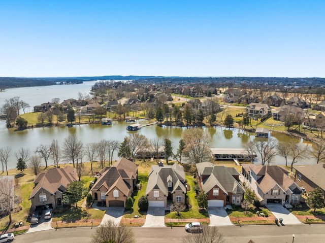 1018 Isaac Franklin Dr, Gallatin, TN 37066