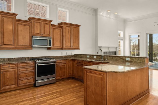 1018 Isaac Franklin Dr, Gallatin, TN 37066