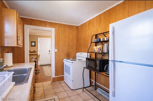 296 Cole Avenue, Akron, OH 44301