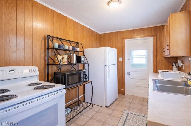 296 Cole Avenue, Akron, OH 44301