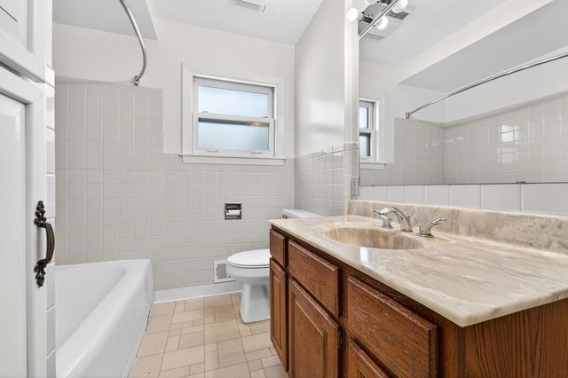 1001 Oregon STREET, Racine, WI 53405