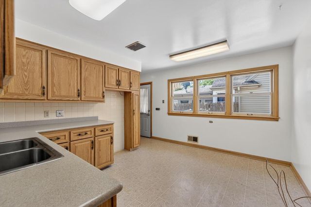 1001 Oregon STREET, Racine, WI 53405