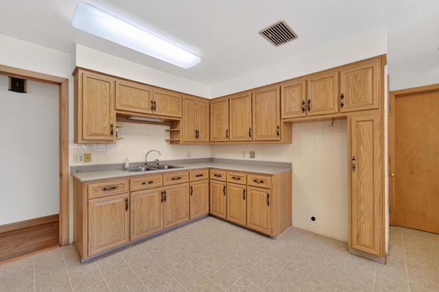 1001 Oregon STREET, Racine, WI 53405