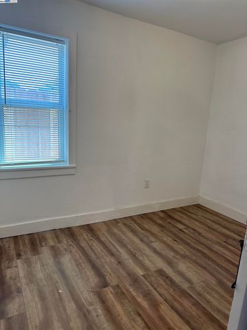 1130 E 11Th St, Oakland, CA 94606