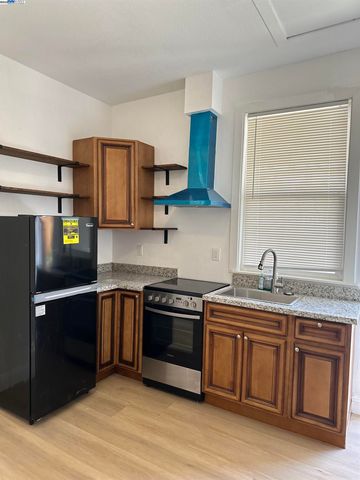 1130 E 11Th St, Oakland, CA 94606