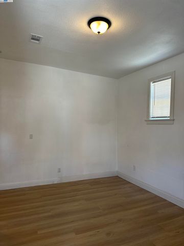 1130 E 11Th St, Oakland, CA 94606