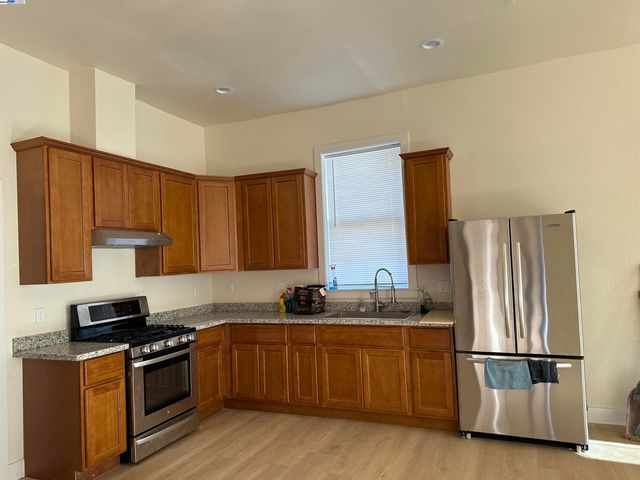 1130 E 11Th St, Oakland, CA 94606