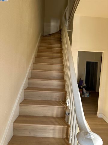 1130 E 11Th St, Oakland, CA 94606