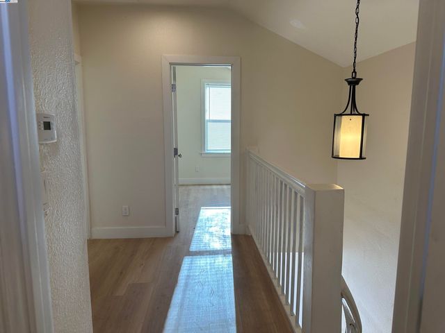 1130 E 11Th St, Oakland, CA 94606