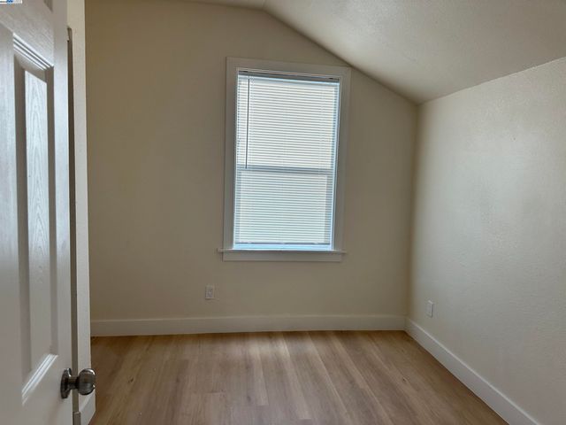 1130 E 11Th St, Oakland, CA 94606