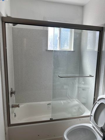 1130 E 11Th St, Oakland, CA 94606