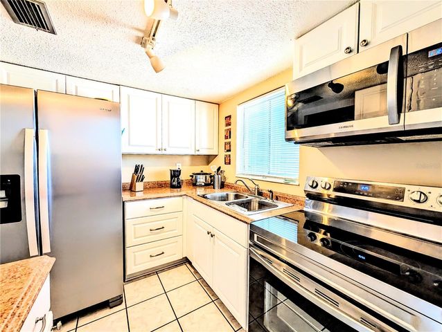 2535 FLAMINGO BOULEVARD L23, Bradenton, FL 34207