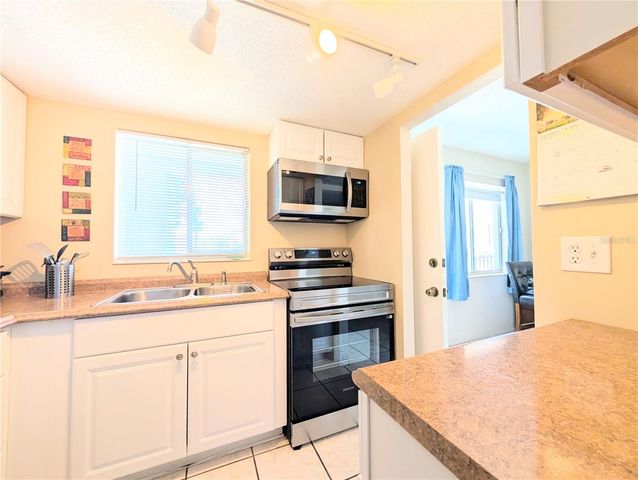 2535 FLAMINGO BOULEVARD L23, Bradenton, FL 34207