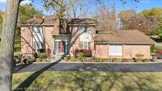 23500 Coventry Woods Lane, Southfield, MI 48034