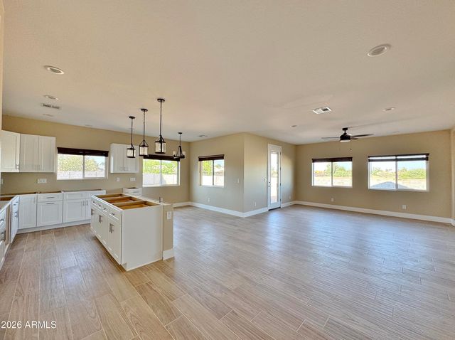 1561 N HIMOSA Drive, Casa Grande, AZ 85122