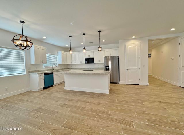 1561 N HIMOSA Drive, Casa Grande, AZ 85122