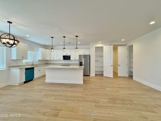 1561 N HIMOSA Drive, Casa Grande, AZ 85122