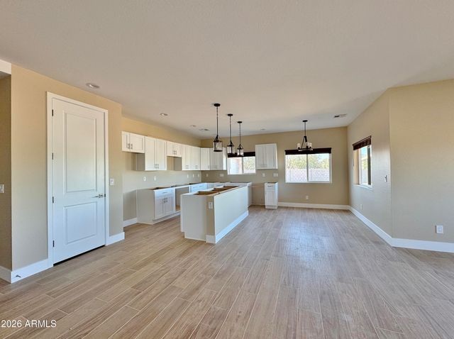 1561 N HIMOSA Drive, Casa Grande, AZ 85122