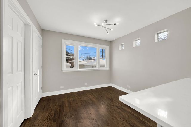 7725 S Albany Avenue, Chicago, IL 60652