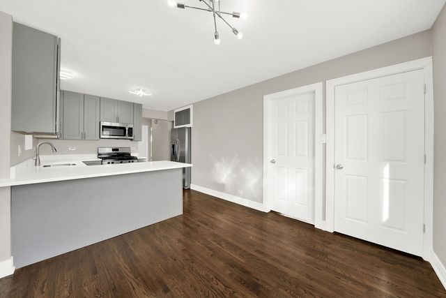 7725 S Albany Avenue, Chicago, IL 60652