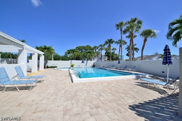 878 Meadowland DR 2-22, Naples, FL 34108