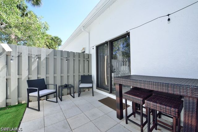 878 Meadowland DR 2-22, Naples, FL 34108