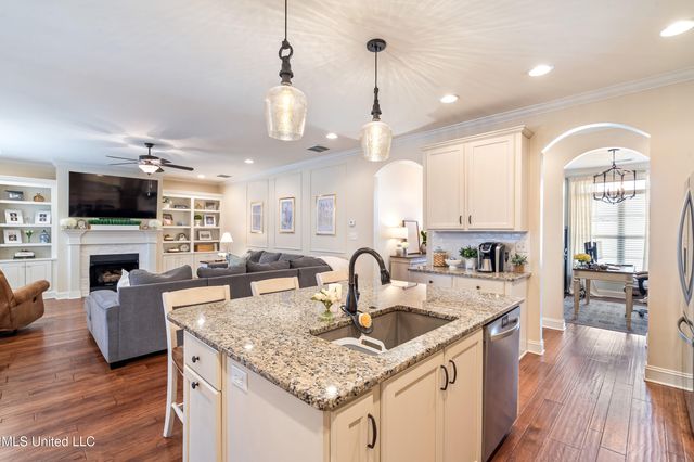 1547 N Breckenridge Drive, Nesbit, MS 38651