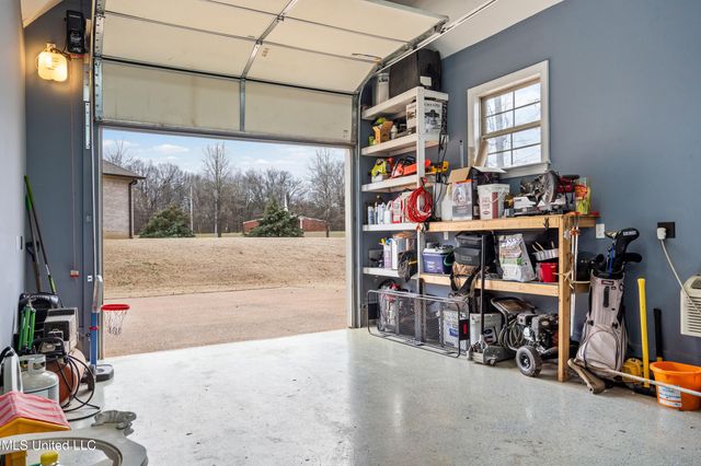 1547 N Breckenridge Drive, Nesbit, MS 38651