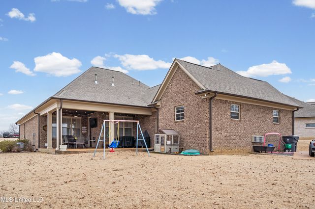 1547 N Breckenridge Drive, Nesbit, MS 38651