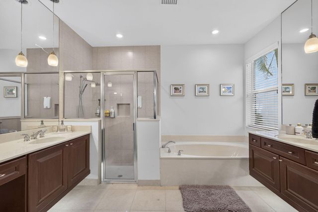 136 Casa Grande Court, Palm Beach Gardens, FL 33418