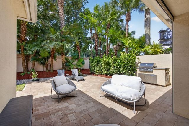 136 Casa Grande Court, Palm Beach Gardens, FL 33418