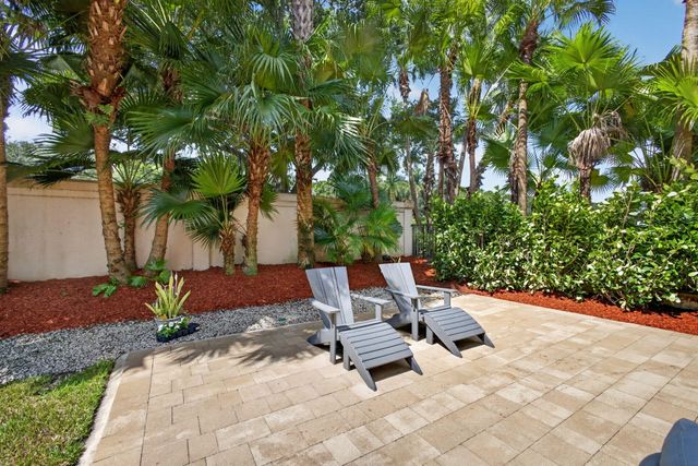 136 Casa Grande Court, Palm Beach Gardens, FL 33418