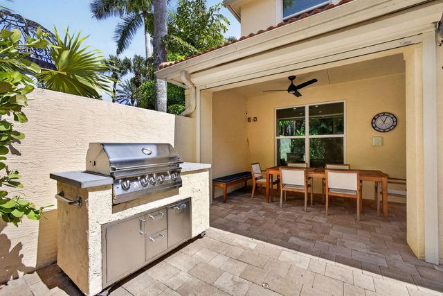 136 Casa Grande Court, Palm Beach Gardens, FL 33418